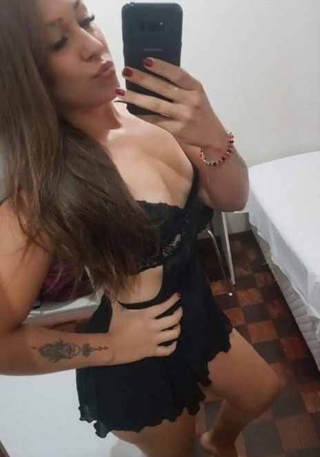 Alícia Ferrari Elegante e Educada